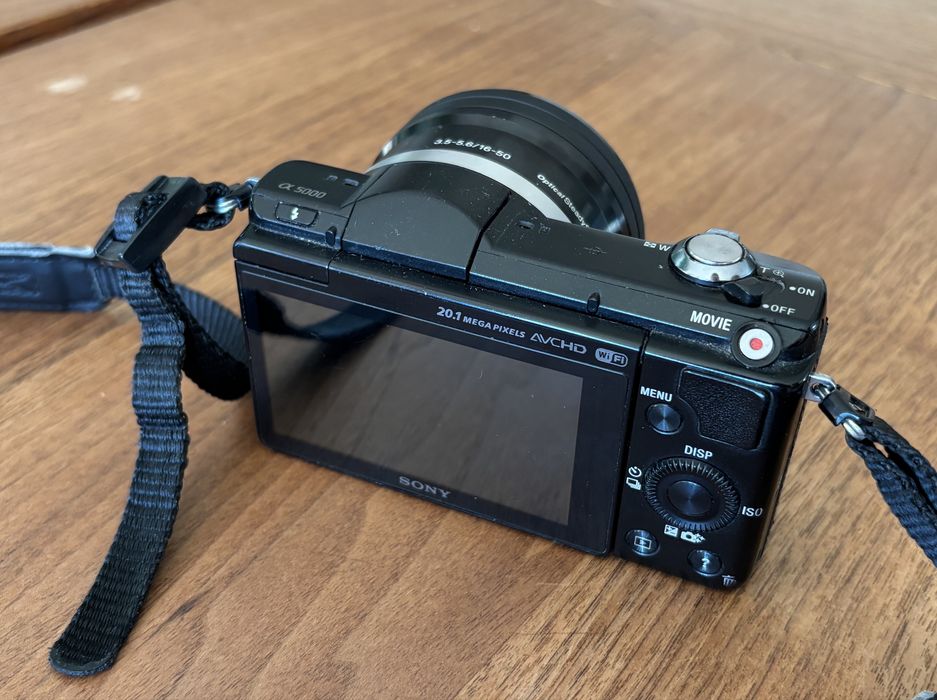 Sony Alpha A5000 / ILCE-5000 – uszkodzony, nie ładuje się