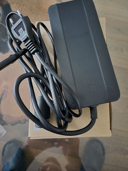 Ładowarka do Yamaha  630 Wh 42.0V--4.0A.Wysylka