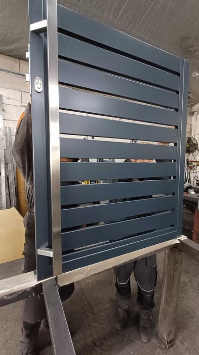 Brama przesuwna palisadowa 4x1,42  profil aluminiowy 100 x 25 komplet