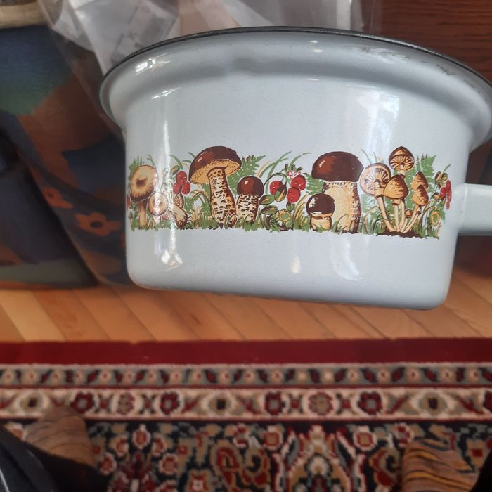 Посуда емальована миска, кастрюля. друшляк, часів СРСР.