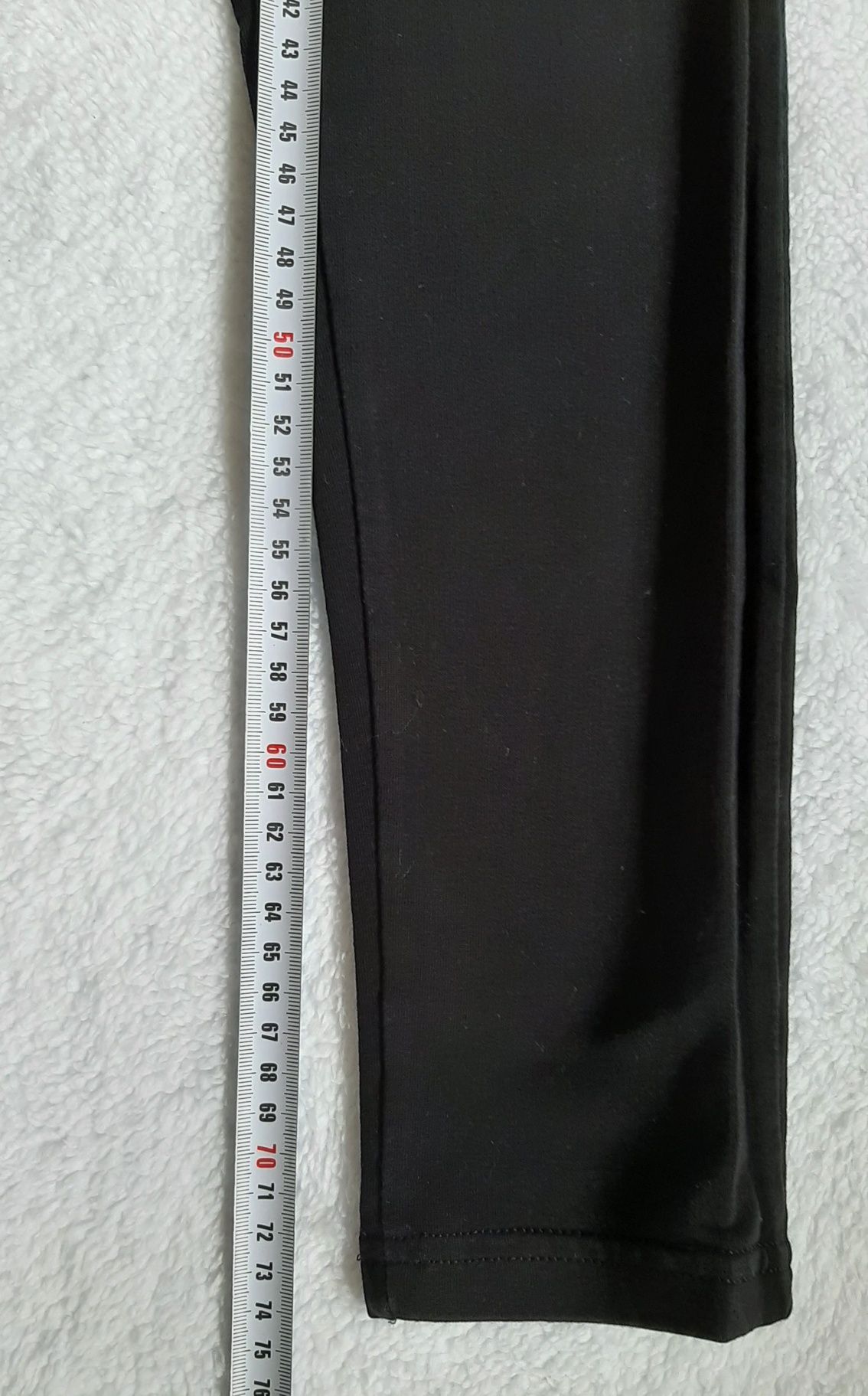 Czarne spodnie dresowe wąskie getry r.128