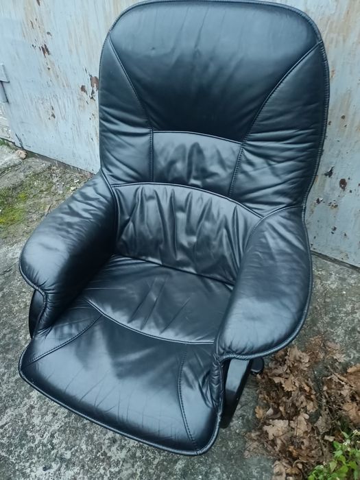 Продам шкіряне крісло офісне