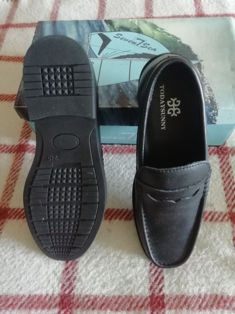 Sapatos pretos N. 39 (NOVOS)
