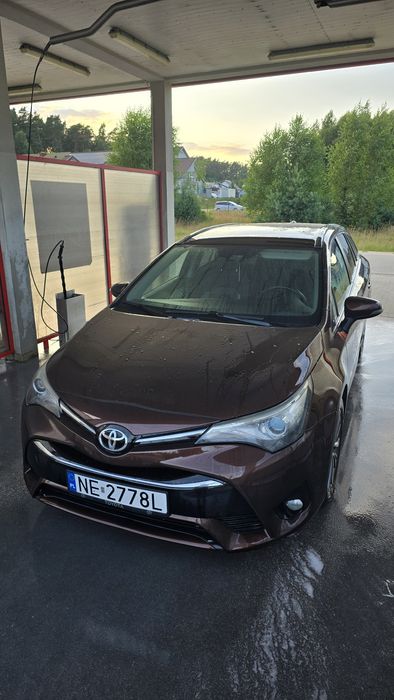 Toyota avensis 2015