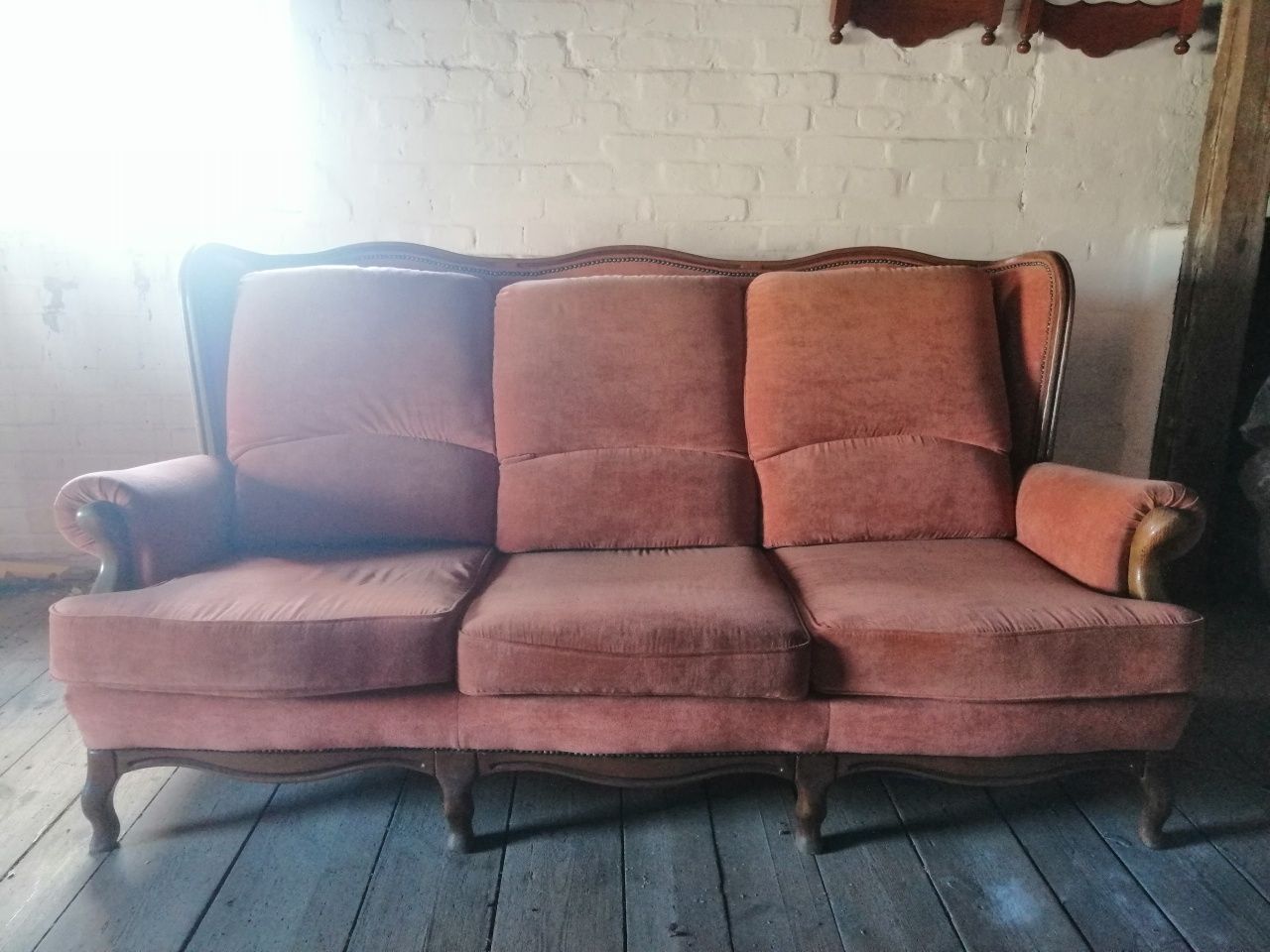 Stylowa sofa. Pudrowy róż, super stan!