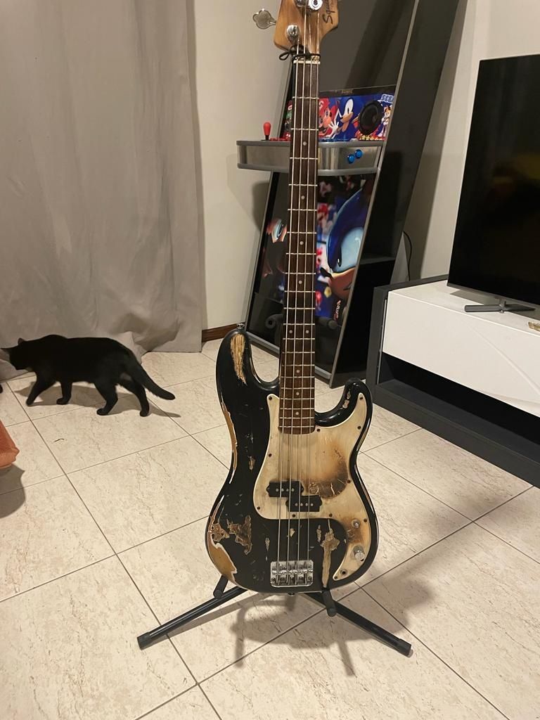 Precission Bass Squier Relic