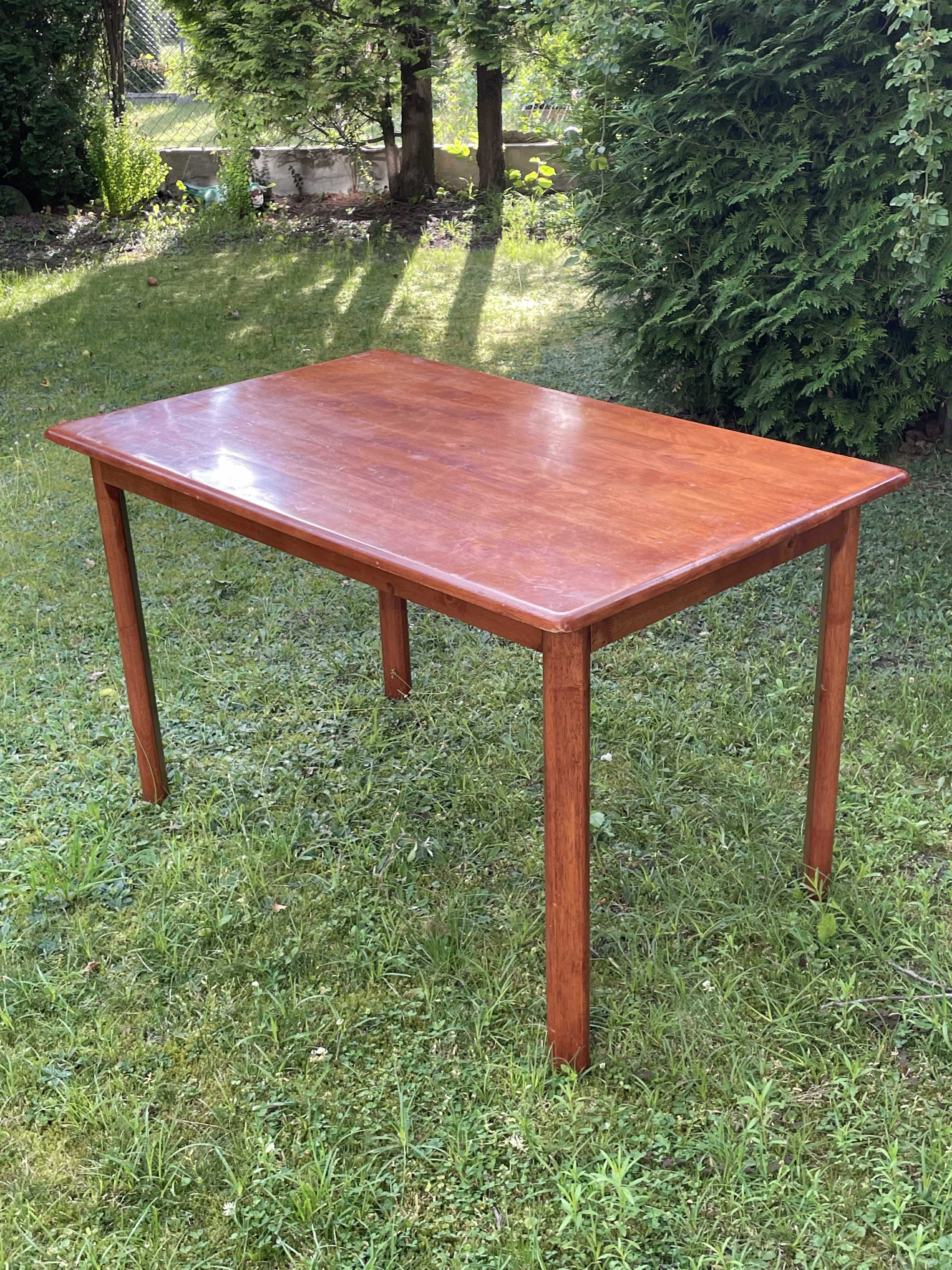 Stół drewniany 120x75 cm – solidny, klasyczny, Made in Malaysia