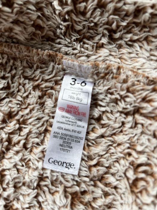 Тепла кофтинка 62 р. на замочку від George