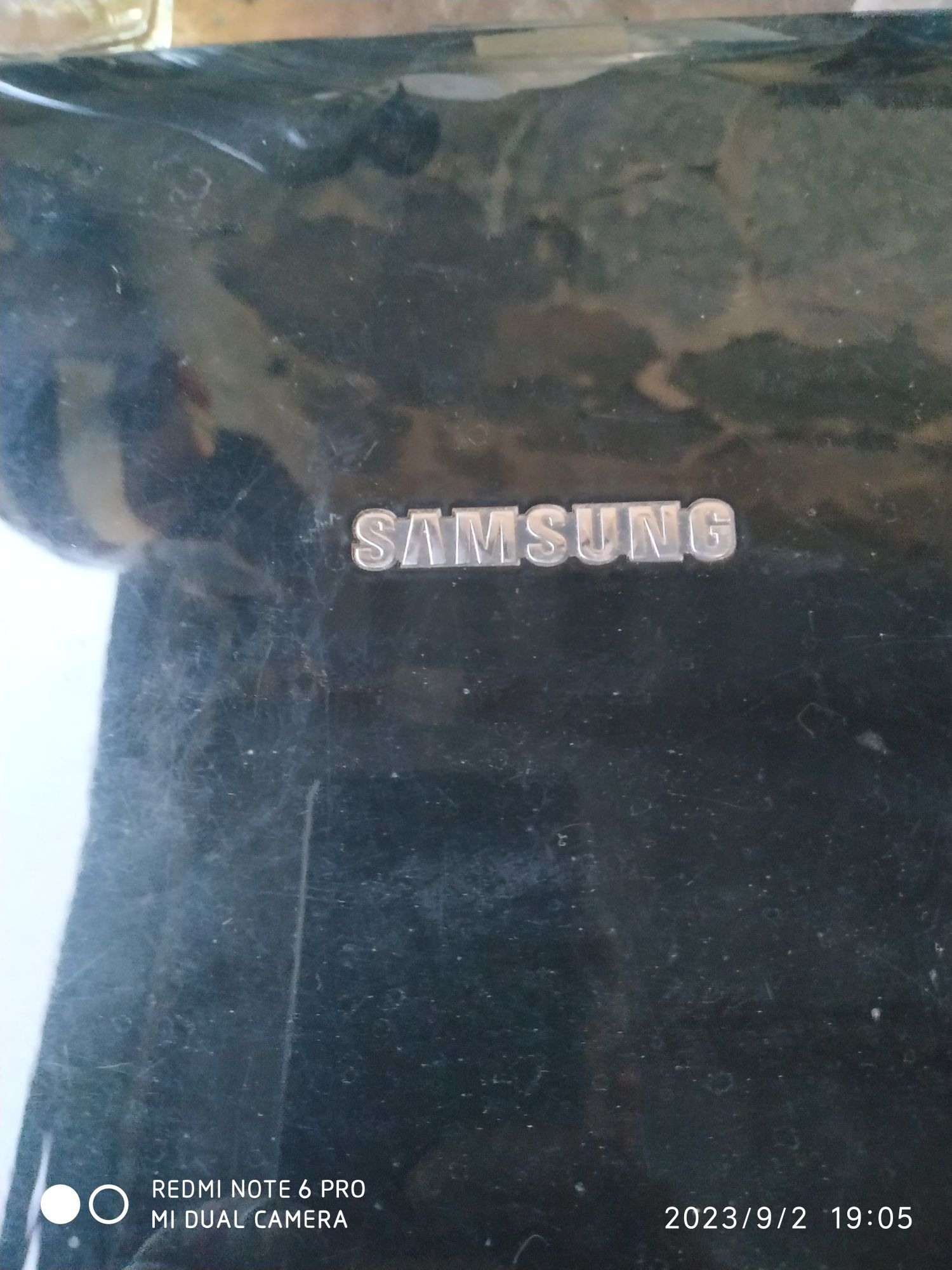 Продам неребочиц ноутбук SAMSUNG.