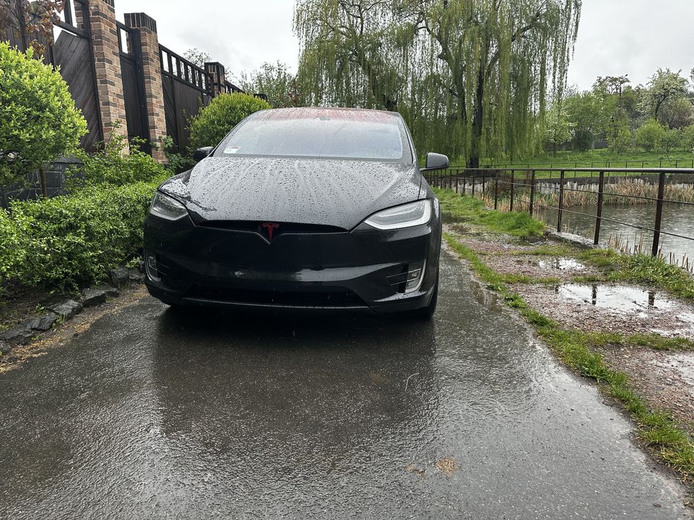 Продам Tesla X 90D