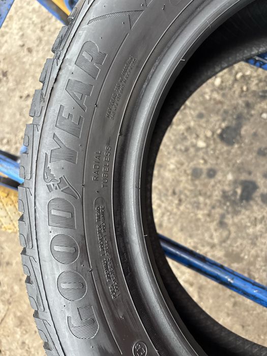 215/55/16 R16 Goodyear UltraGrip Performance зима 2 шт