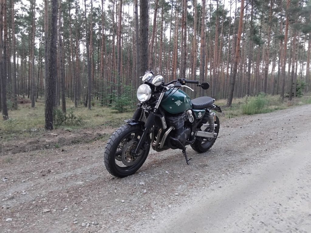 Suzuki GSX 750 Inazuma w stylu SCRAMBLER