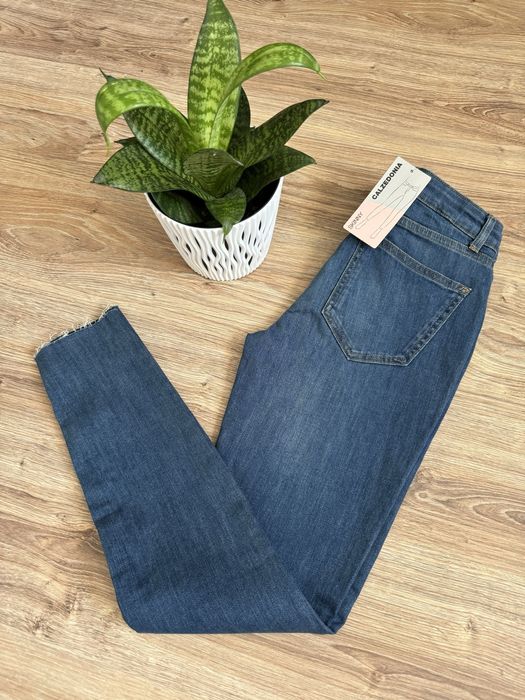 z metki 170zł. Calzedonia s/36 nowe (z metką) spodnie skinny jeans