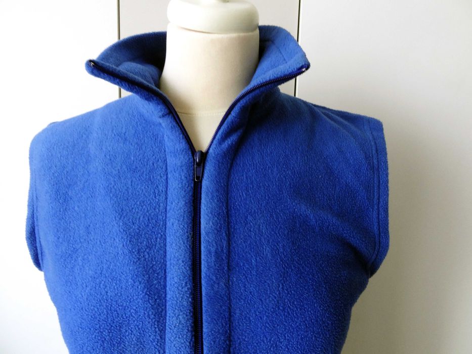 Ciepły bezrękawnik z polaru na zamek, rozm. 140 cm.