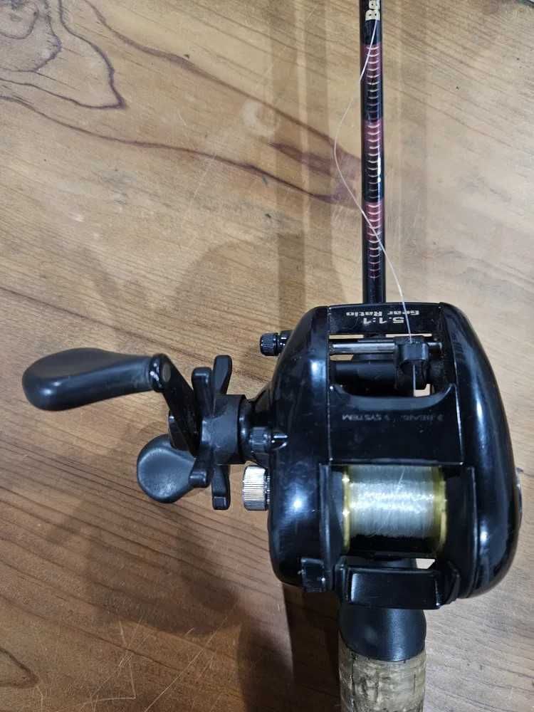 Conjuntos cana/carreto de pesca ao achigã