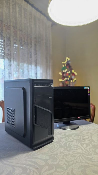 Vendo PC de secretária, Monitor, Rato e Teclado.