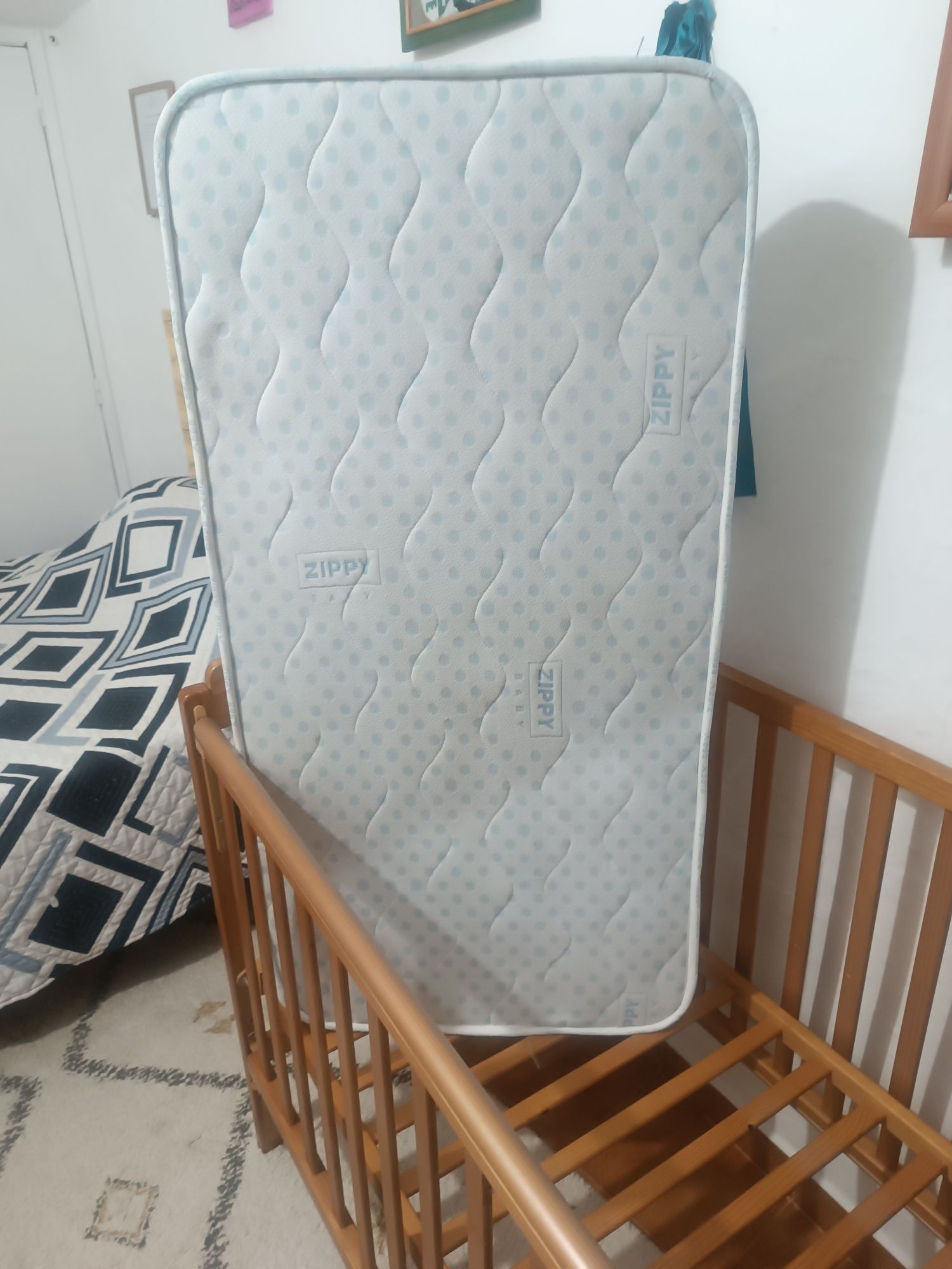 Park e cama de bebê