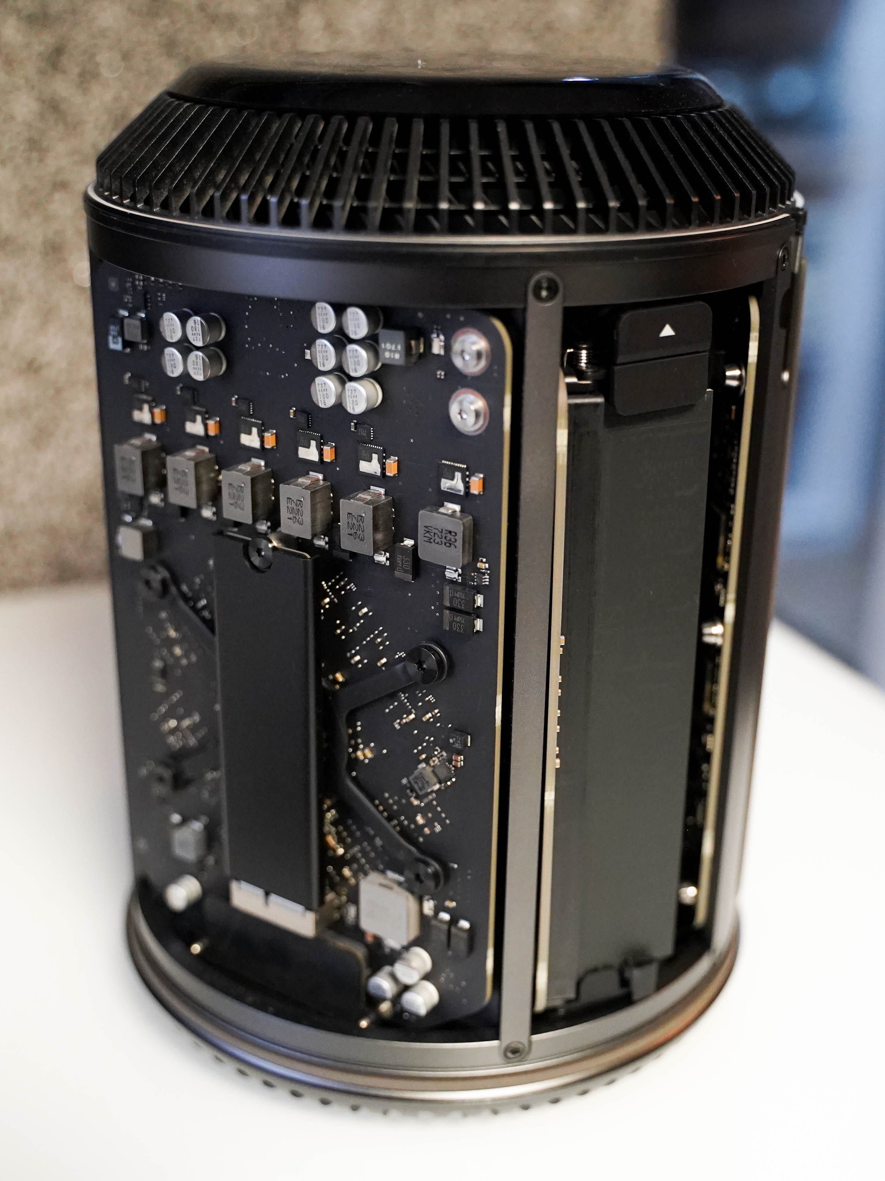 MAC PRO late 2013 3,5 ghz Intel xeon E5 250GB