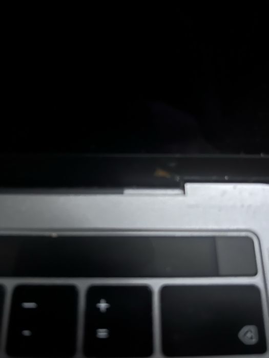 MacBook pro 13” 2019 – Para peças / com defeito – 150 €