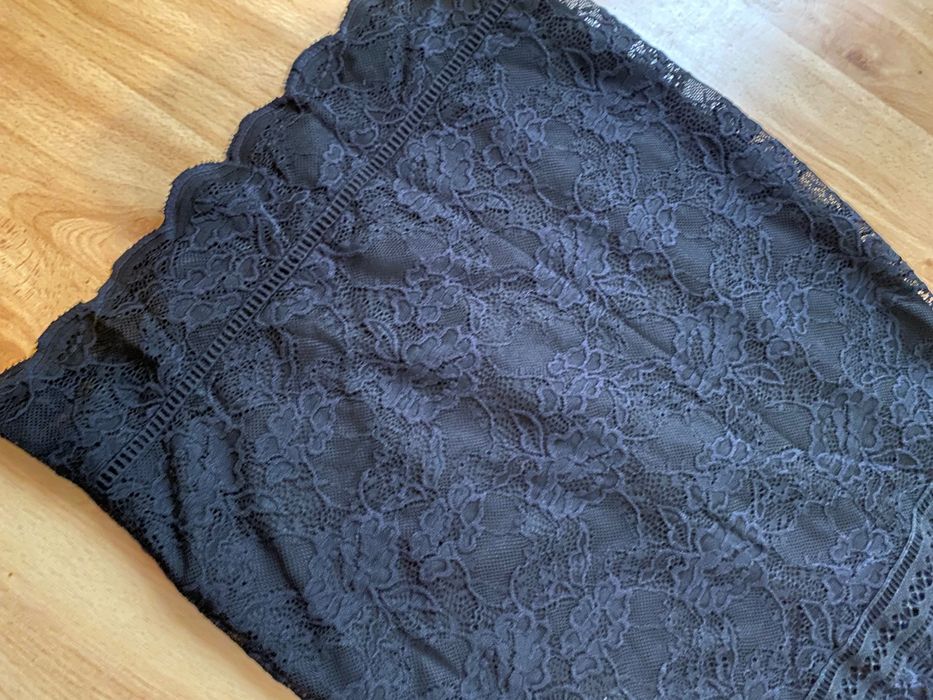 Sukienka wizytowa czarna koronka