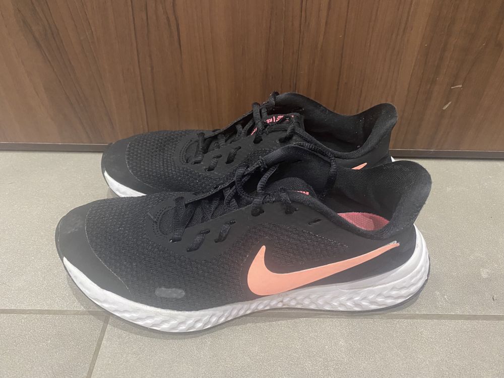 Dziewczęce Buty Nike Revolution rozm. 36,5