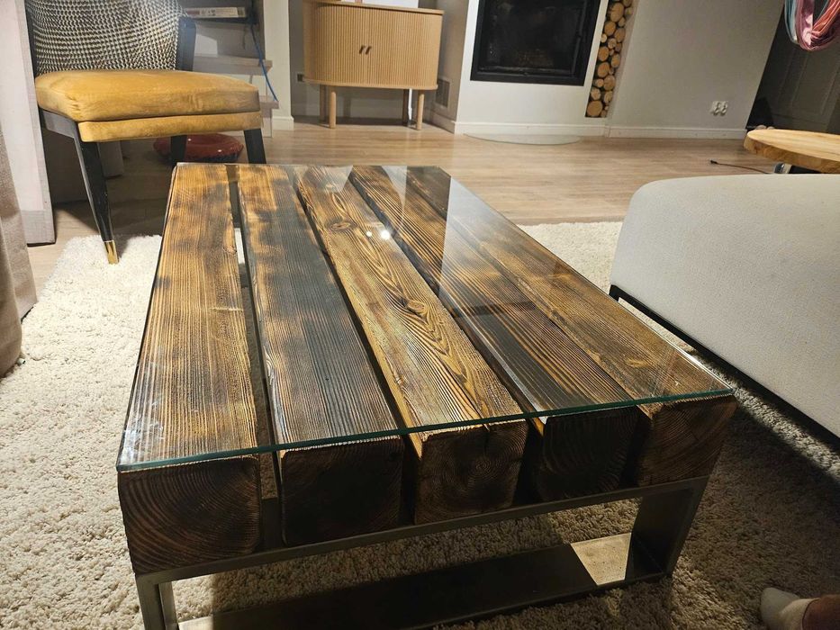 Stół dębowy z litego drewna – elegancja i trwałość na lata