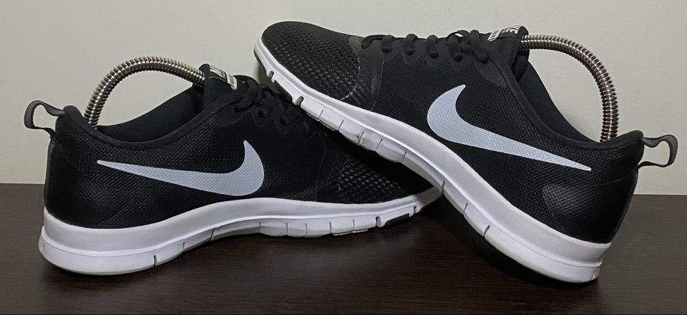 Спортивні кросівки Nike Flex Essential Tr / 25см