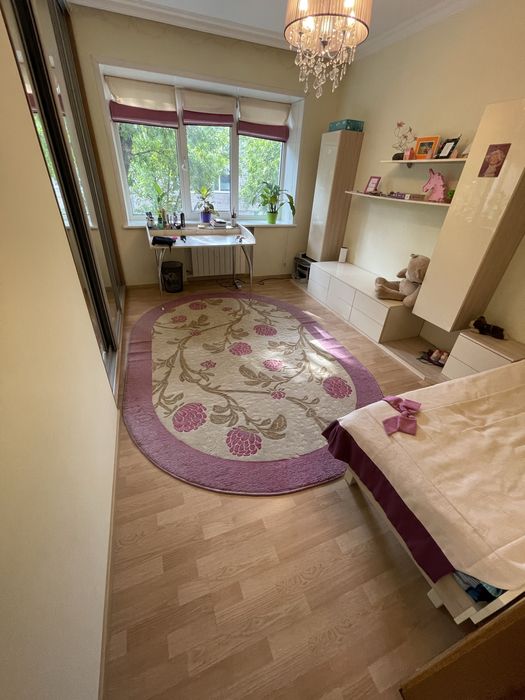 Стол, пенал, тумба , ковер