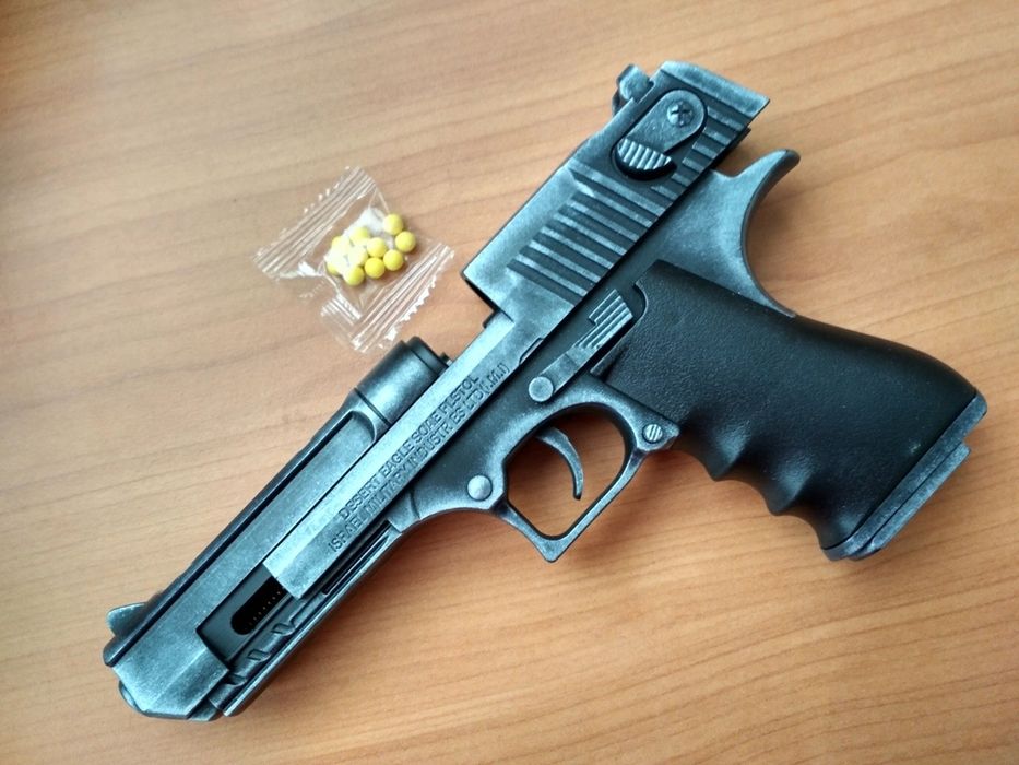 Детский пистолет на пульках 6 мм.