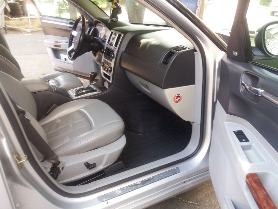 Крайслер 300с 5.7 хеми awd