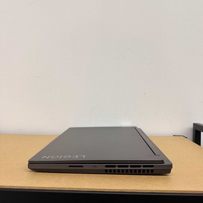 Lenovo Legion Slim 5 { Ryzen5 7640HS | DDR5 16gb |512 SSD} SV08127