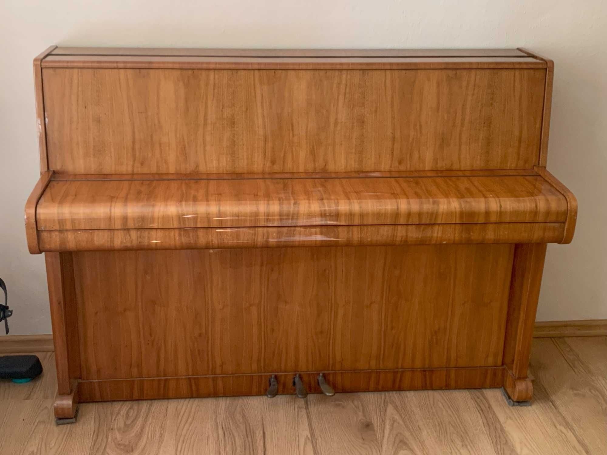 Pianino Calisia. Płyta metalowa. Początek lat 70-tych. Stan b. dobry