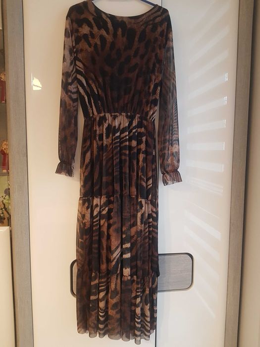 Śliczna, włoska sukienka z falbanami, XXL / XXXL.