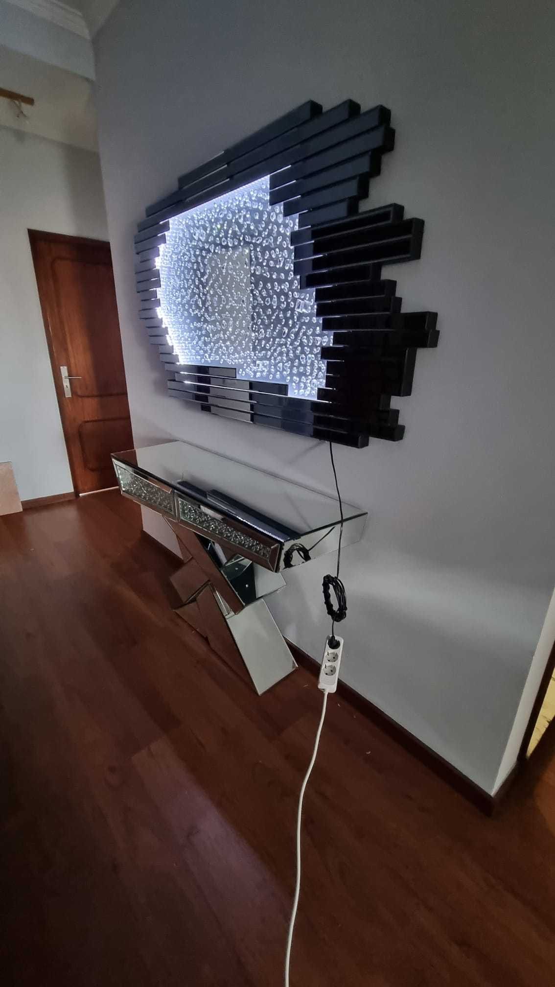 Mesa espelhada + espelho com iluminação