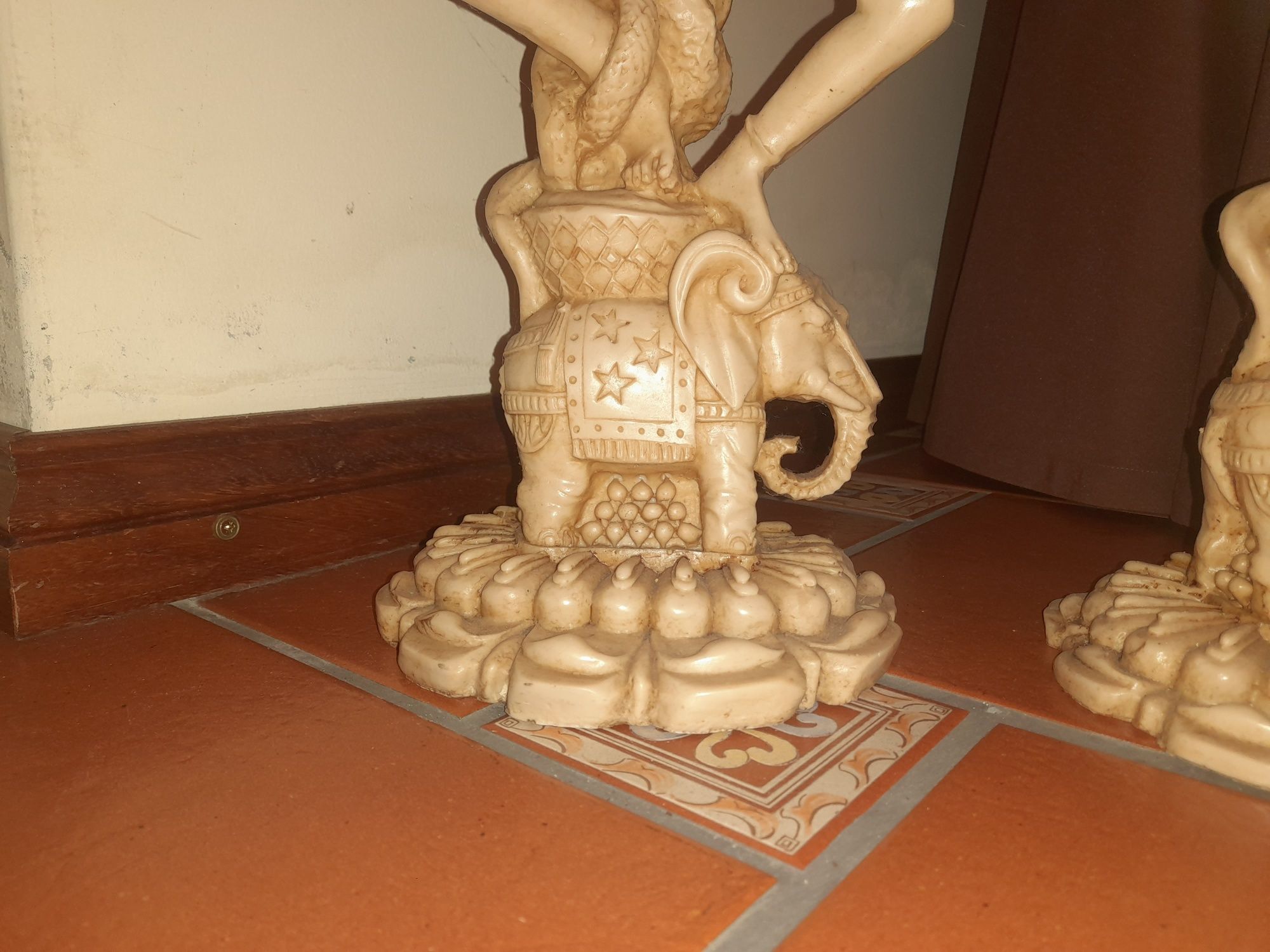 Estatuetas orientais (marfinite) 2 uni