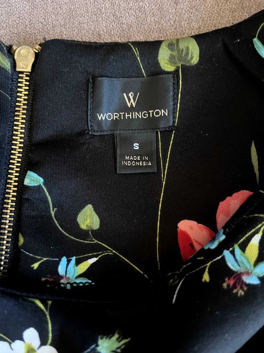 Vestido Preto com Detalhes Florais