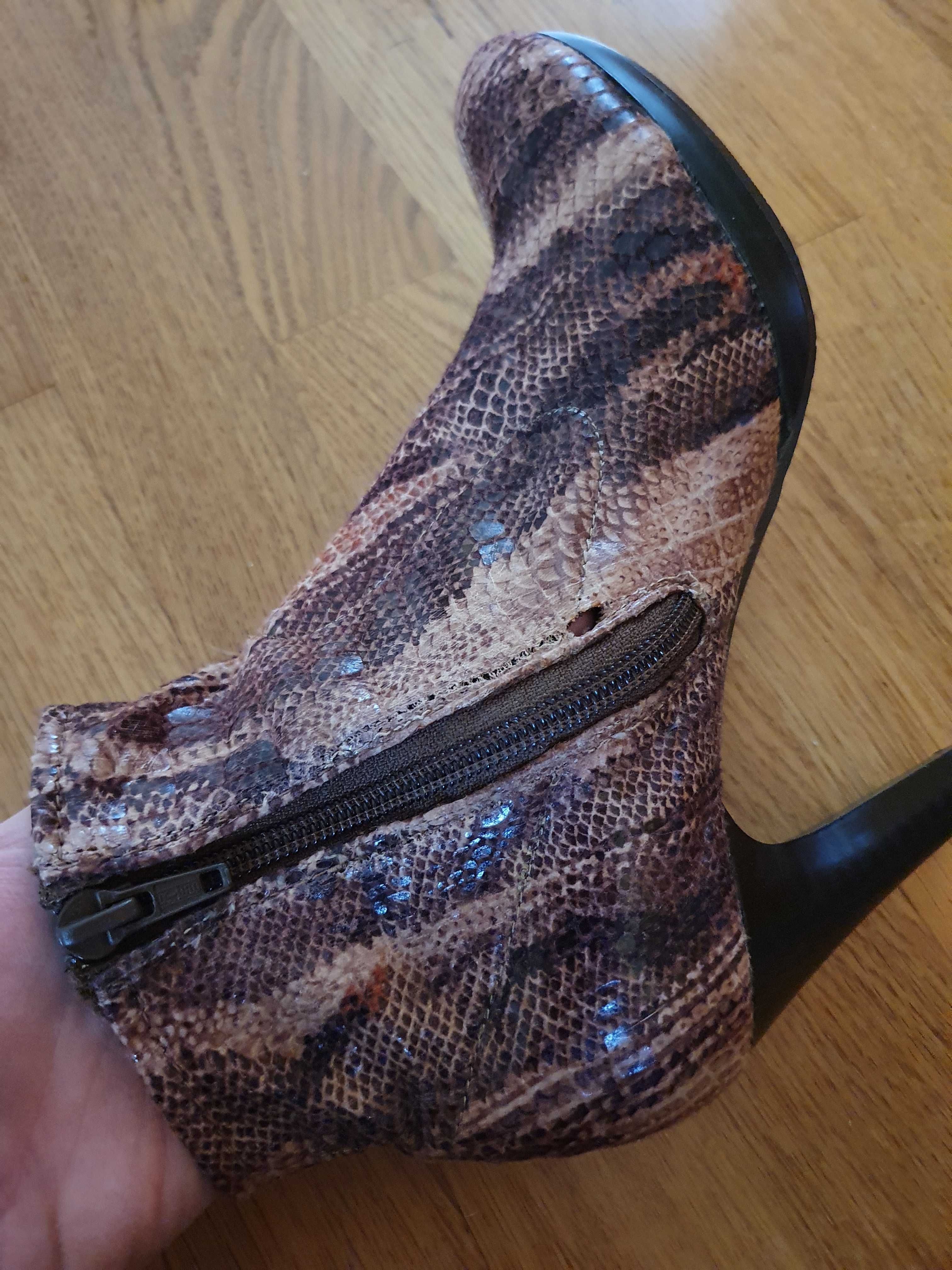 Botki, wzór wężowej skóry r.36