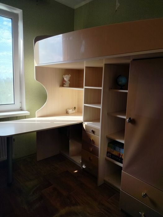 Ліжко-шафа з письмовим столом