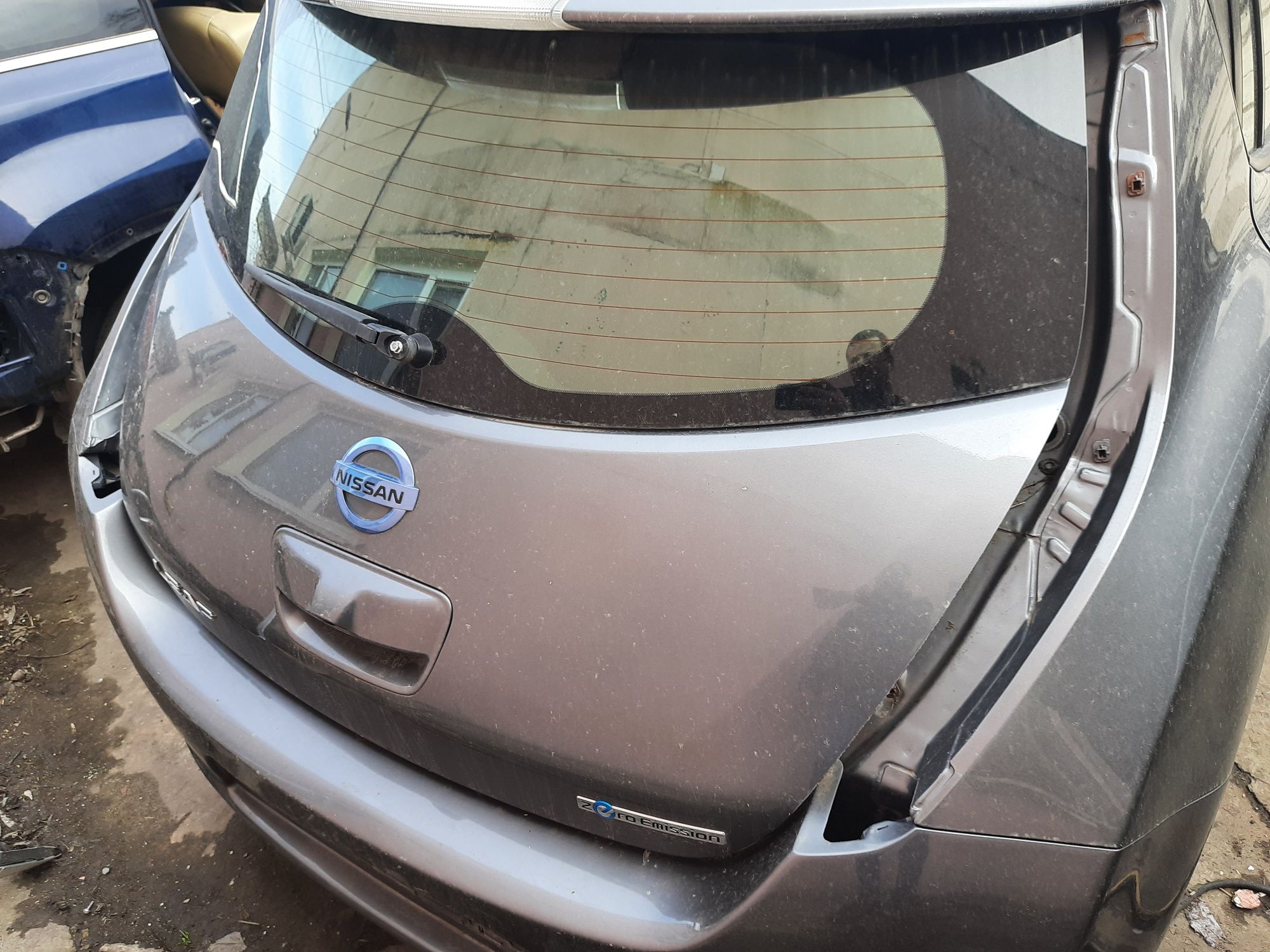 Nissan Leaf лиф крышка багажника дверь ляда разборка запчасти