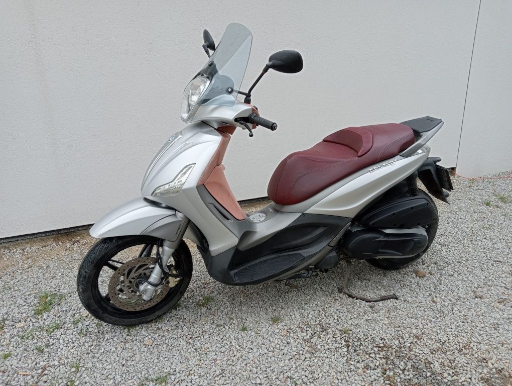 Piaggio Beverly 350 IE kontrola trakcji, lepszy jak xmax x-Max 250 400