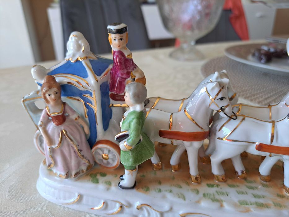 Figurka porcelana powóz karoca