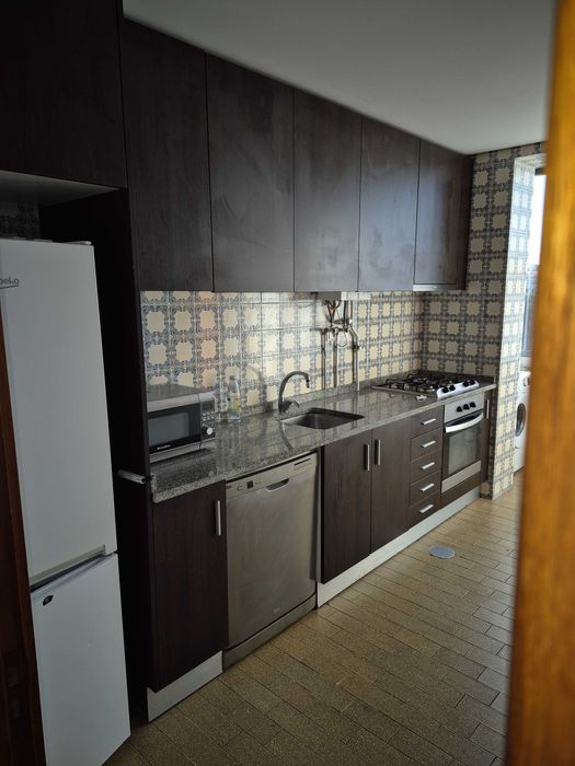 Apart. T 3 com garagem fechada p/ 1 carro junto a BOSCH em braga