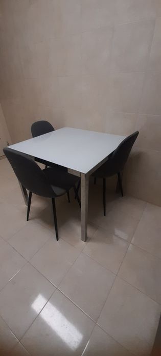 Mesa de cozinha em vidro