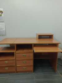 Duże biurko drewniane z nadstawką i szafką firmy VOX