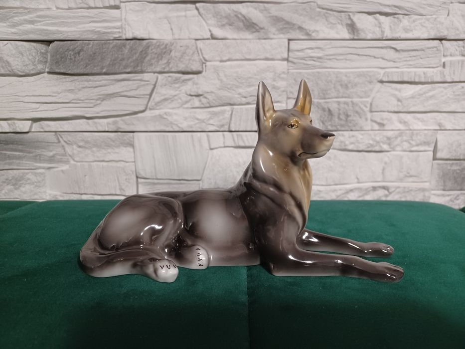 Pies owczarek niemiecki figurka porcelana Hollohaza