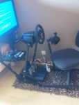 PlayStation 4 com simulador de corrida