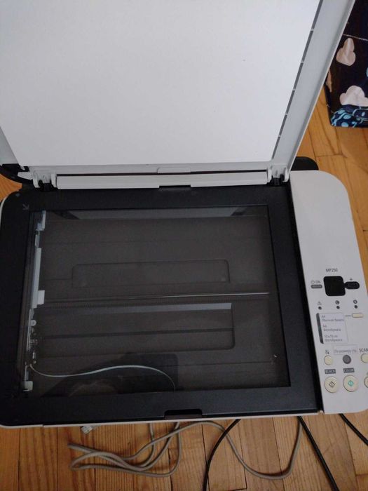 Принтер-сканер-копір струменевий, дешево.