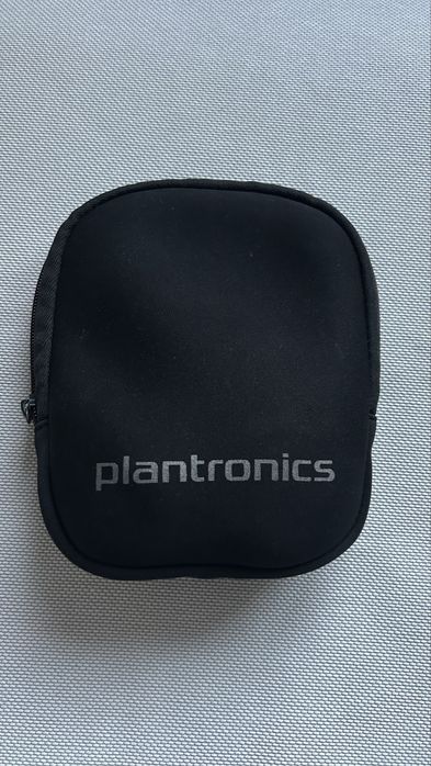 Voyager Focus UC B825-M + bolsa + cabo de carregamento