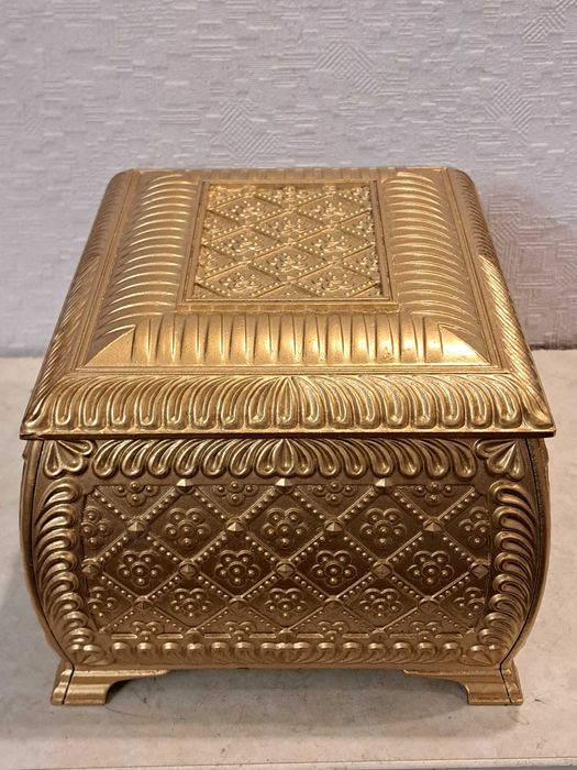 На подарок - Бронзовая шкатулка, ларец СССР  - сплав.