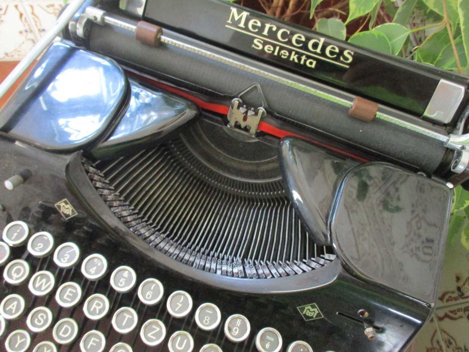Maquina de escrever - Modelo Mercedes com 100 anos